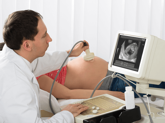 Tehotná žena na vyšetrení ultrazvukom